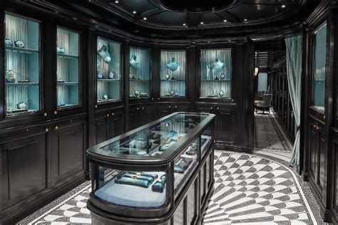 Gucci Moves Into Place Vendome With A High .